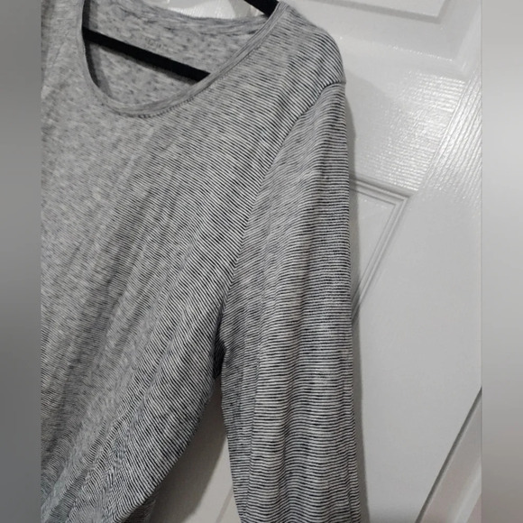 Talbots Woman Navy Blue & White Striped Scoop Neck Blouse in Size 2X - Picture 9 of 12